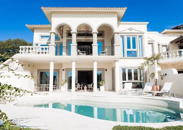 Luxury Retreat, Pool And Close To The *