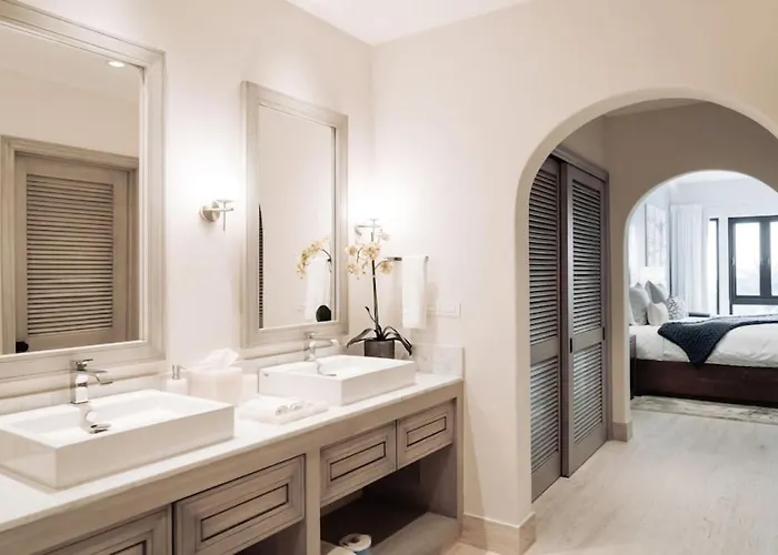 Luxury Retreat, Pool Hébergement de vacances *