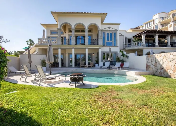 Holiday home Luxury Retreat, Pool And Close To The