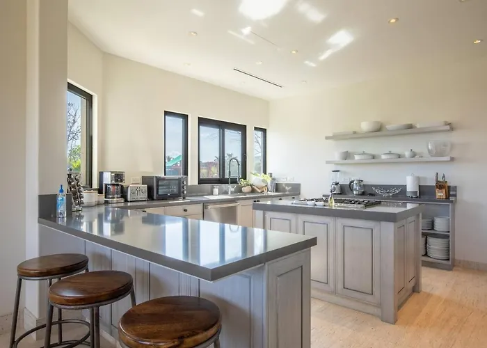 Luxury Retreat, Pool And Close To The Cabo San Lucas