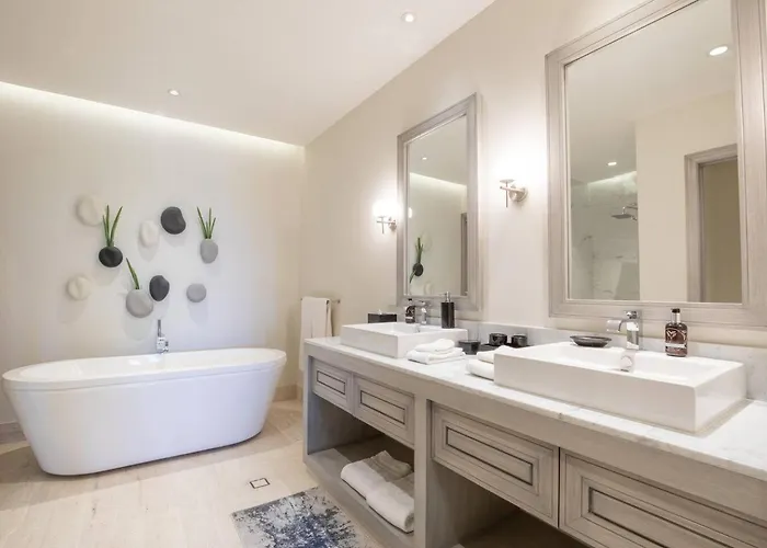 Holiday home Luxury Retreat, Pool And Close To The *