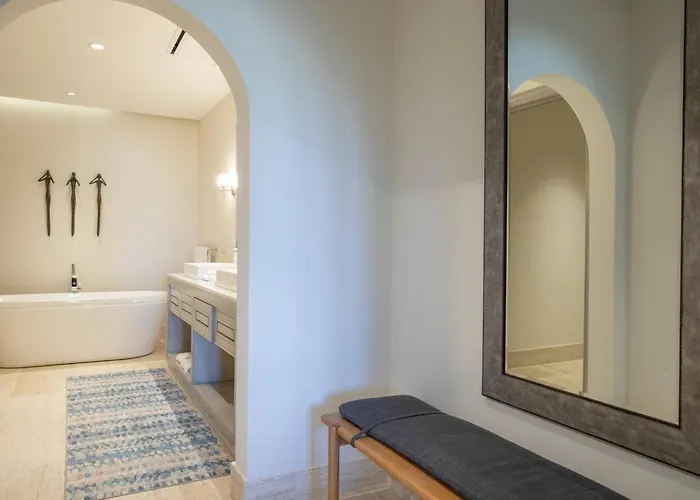 Luxury Retreat, Pool And Close To The *