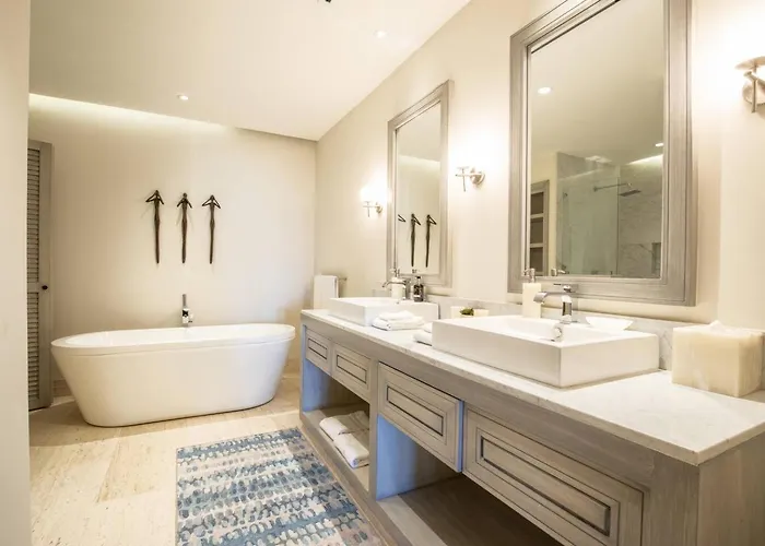 Luxury Retreat, Pool And Close To The *