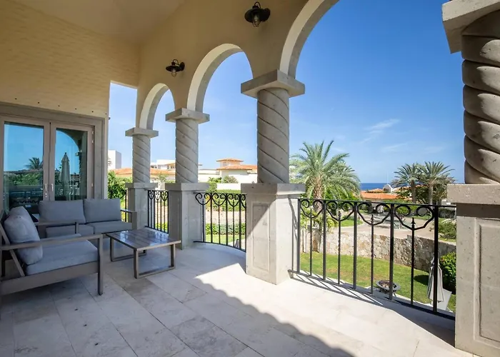 Luxury Retreat, Pool And Close To The Cabo San Lucas