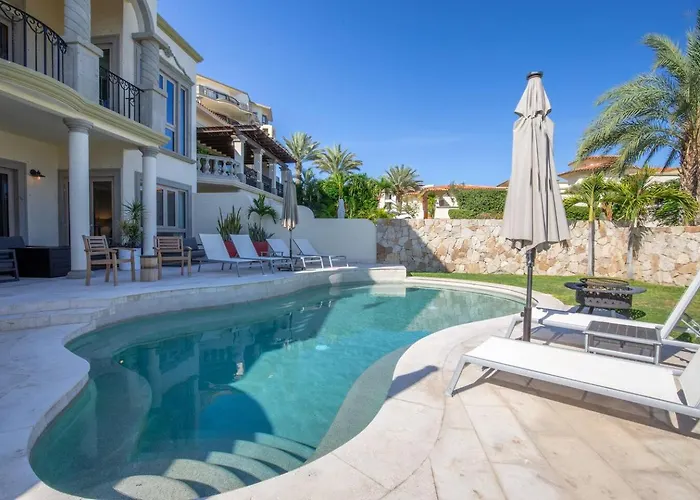 Luxury Retreat, Pool And Close To The Holiday home *