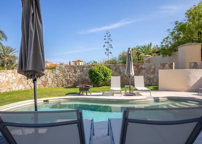 Luxury Retreat, Pool And Close To The Holiday home